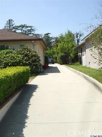 565 N Sierra Madre Boulevard, Pasadena, California 91107