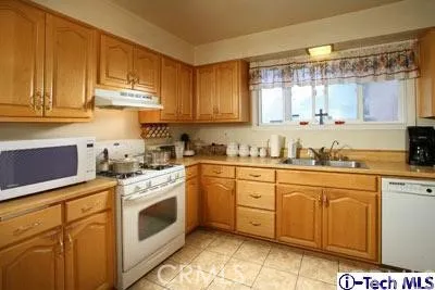 930 E Glenoaks Boulevard, Glendale, California 91207