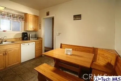 930 E Glenoaks Boulevard, Glendale, California 91207