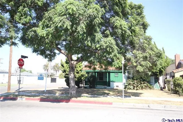 10300 S Harvard Boulevard, Los Angeles, California 90047