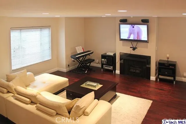 5242 Kester 5, Sherman Oaks, California 91411