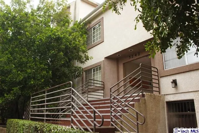5242 Kester 5, Sherman Oaks, California 91411