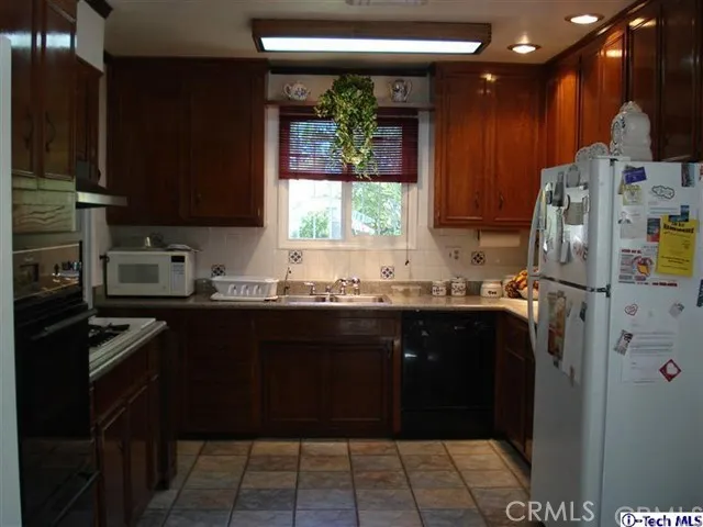 12206 Stagg Street, North Hollywood, California 91605