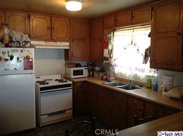 10970 Grape Street, Los Angeles, California 90059