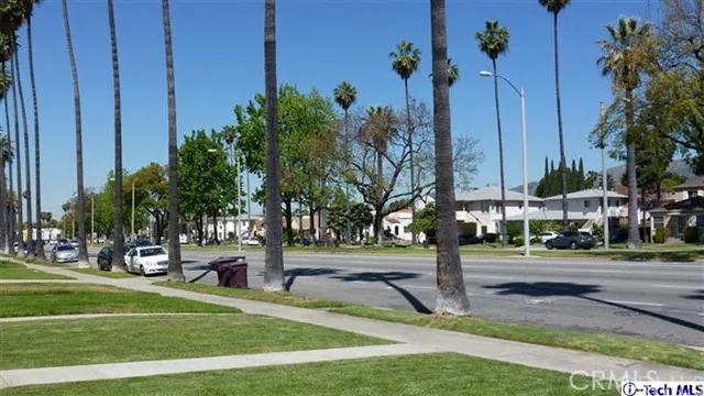 704 706 Glenoaks Boulevard W, Glendale, California 91202