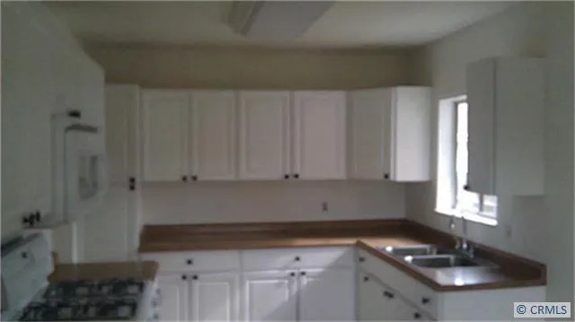 6984 Lake, Long Beach, California 90805