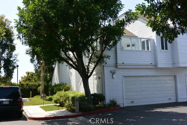 BEAUTIFUL!  PRIVATE END UNIT.