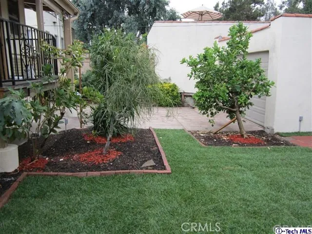 1239 Oakridge Drive, Glendale, California 91205