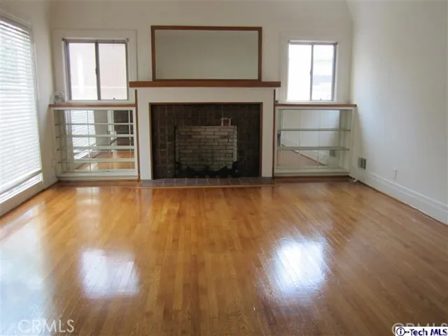 1239 Oakridge Drive, Glendale, California 91205