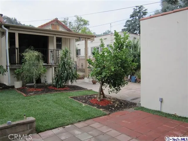 1239 Oakridge Drive, Glendale, California 91205