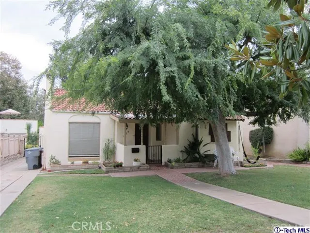 1239 Oakridge Drive, Glendale, California 91205