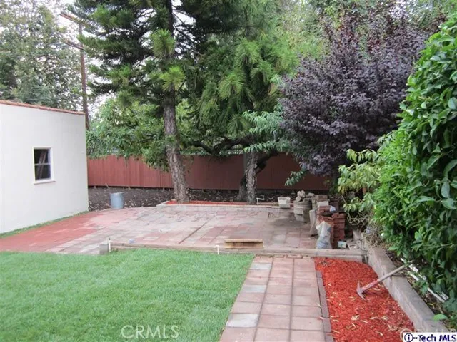 1239 Oakridge Drive, Glendale, California 91205
