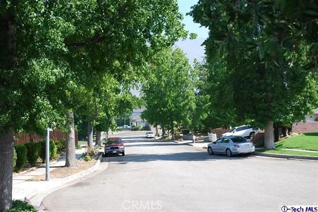 10121 Langmuir Avenue, Sunland, California 91040