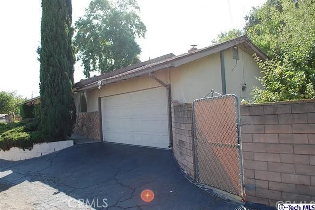 10121 Langmuir Avenue, Sunland, California 91040