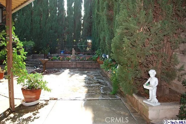10121 Langmuir Avenue, Sunland, California 91040