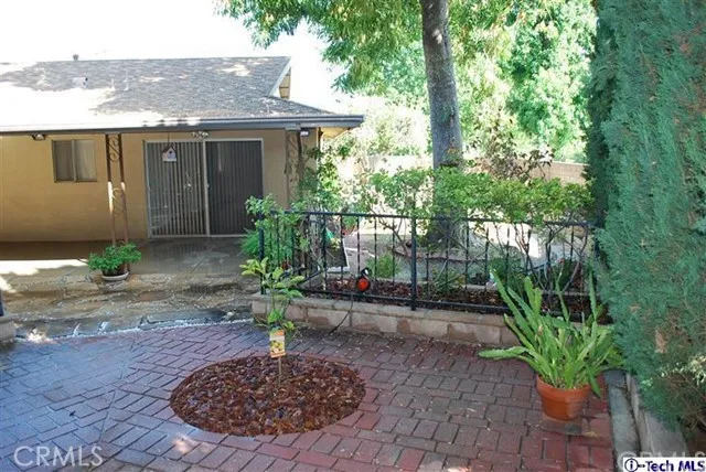 10121 Langmuir Avenue, Sunland, California 91040