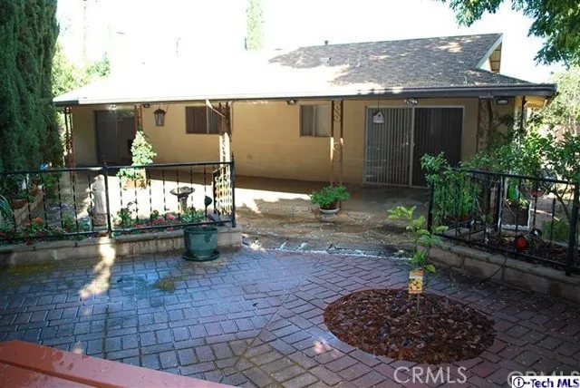 10121 Langmuir Avenue, Sunland, California 91040