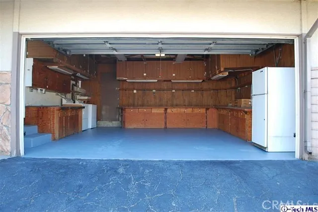 10121 Langmuir Avenue, Sunland, California 91040