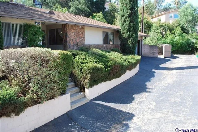 10121 Langmuir Avenue, Sunland, California 91040