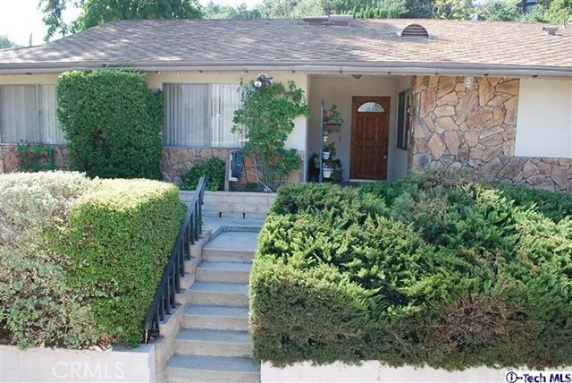 10121 Langmuir Avenue, Sunland, California 91040