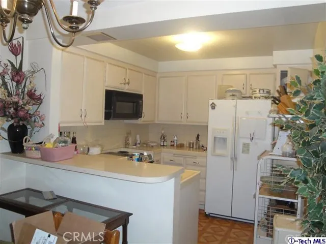 10707 New Haven Street 17, Sun Valley, California 91352