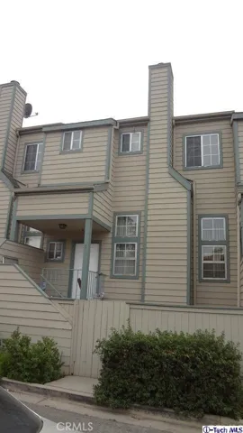 Unit 6 has a Front entry with Patio