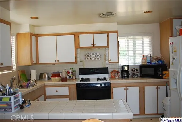 11258 Bartee, San Fernando, California 91345