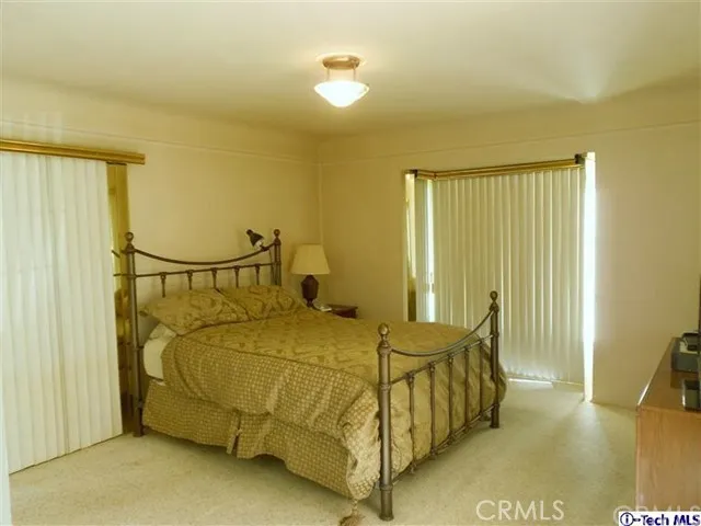1684 Country Club Drive, Glendale, California 91208