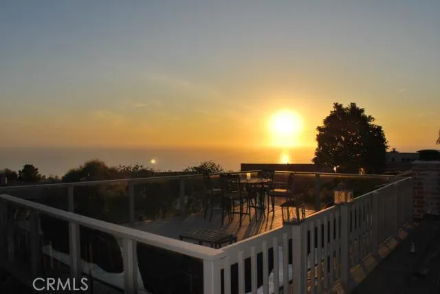 Fantastic Entertaining Large Ocean View Deck!