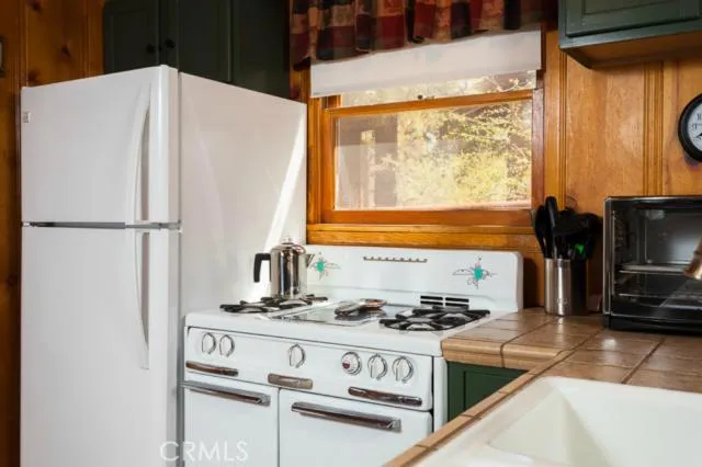 297 Pine Lane, Sugarloaf, California 92386