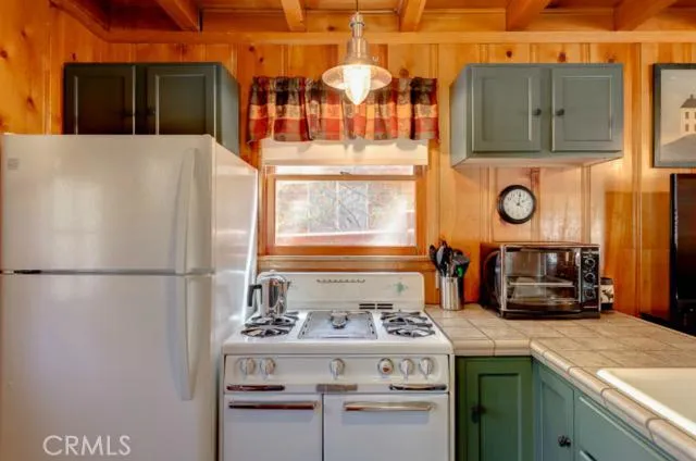 297 Pine Lane, Sugarloaf, California 92386
