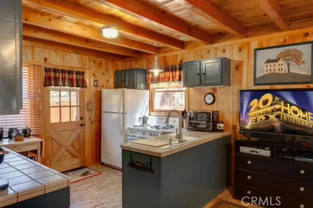 297 Pine Lane, Sugarloaf, California 92386