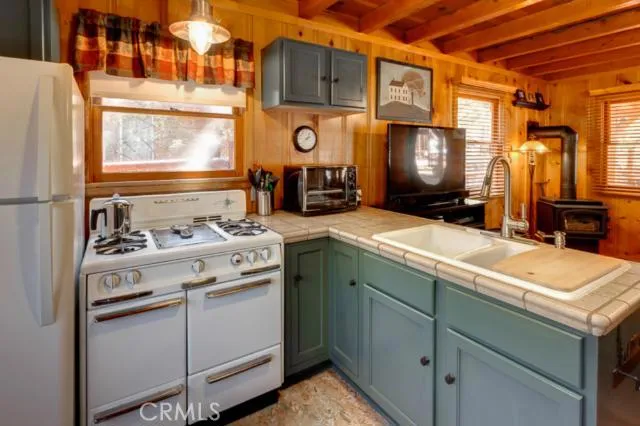 297 Pine Lane, Sugarloaf, California 92386