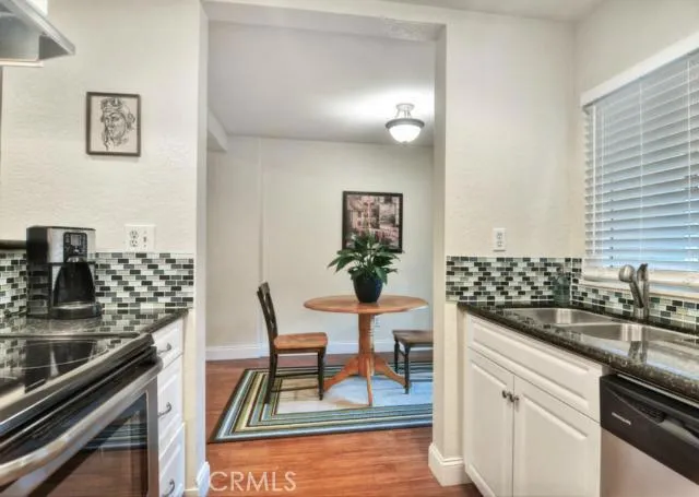Open kitchen leads into the dining room- perfect for entertaining!