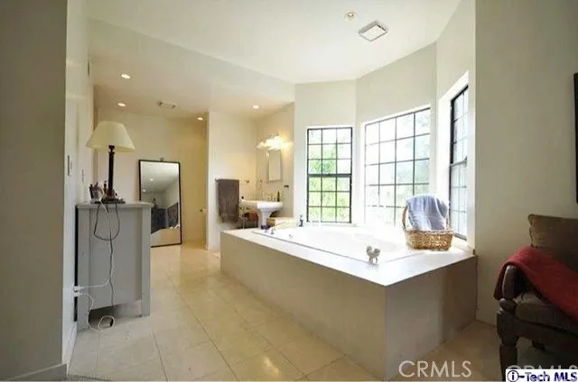 9460 Wayside Drive, Sunland, California 91040