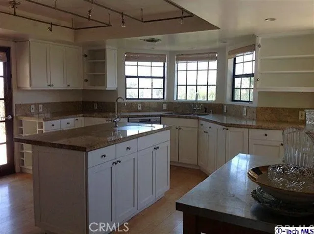 9460 Wayside Drive, Sunland, California 91040