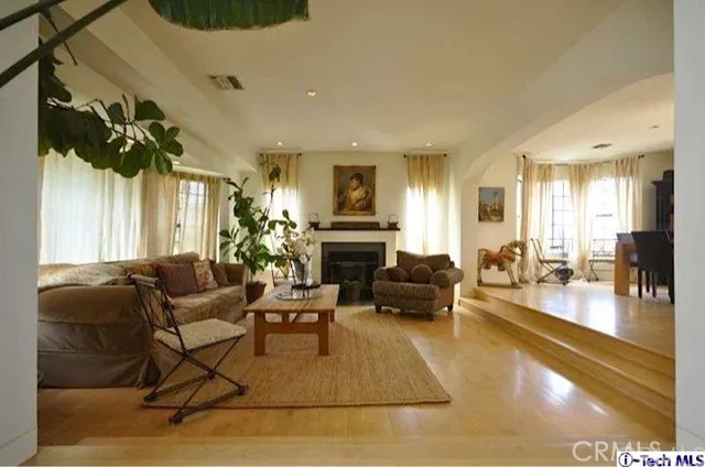 9460 Wayside Drive, Sunland, California 91040