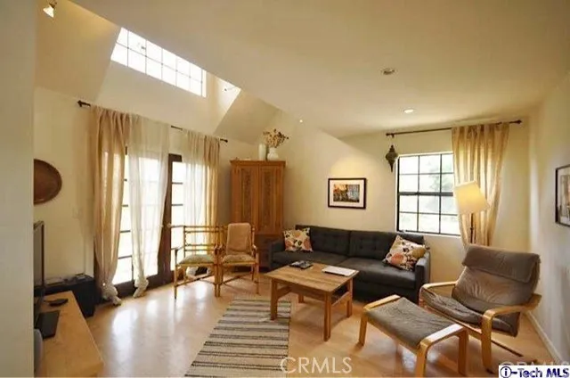 9460 Wayside Drive, Sunland, California 91040