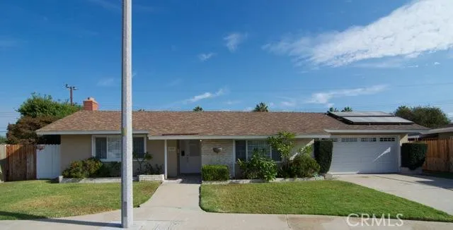 Great curb appeal at the end of a cul-de-sac: the perfect family friendly location.