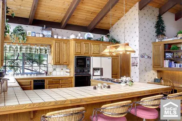 39902 Lakeview Drive, Big Bear, California 92315