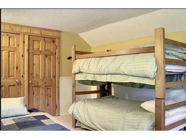 42665 Peregrine Avenue, Big Bear, California 92315