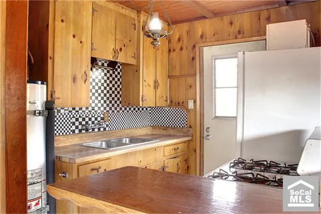 2185 2nd Lane, Big Bear, California 92314