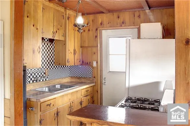 2185 2nd Lane, Big Bear, California 92314