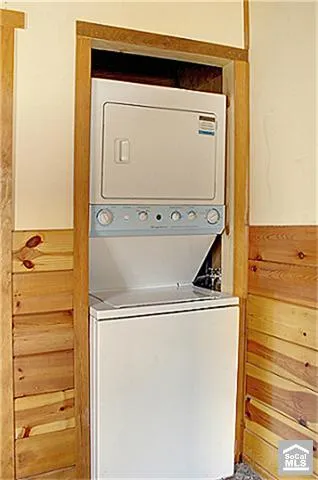 2185 2nd Lane, Big Bear, California 92314