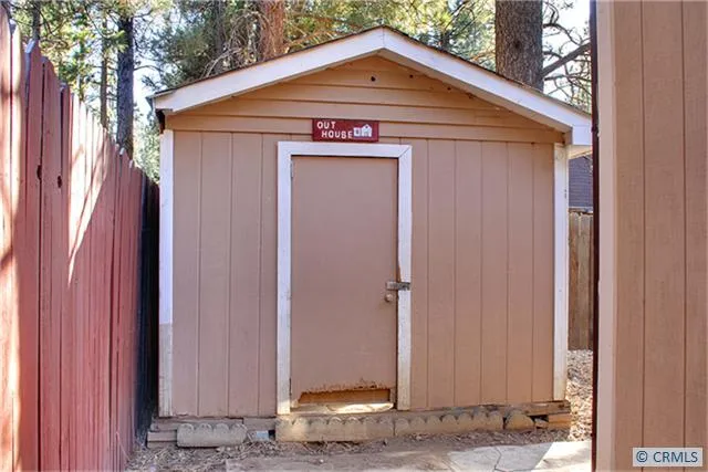 2058 7th Lane, Big Bear, California 92314