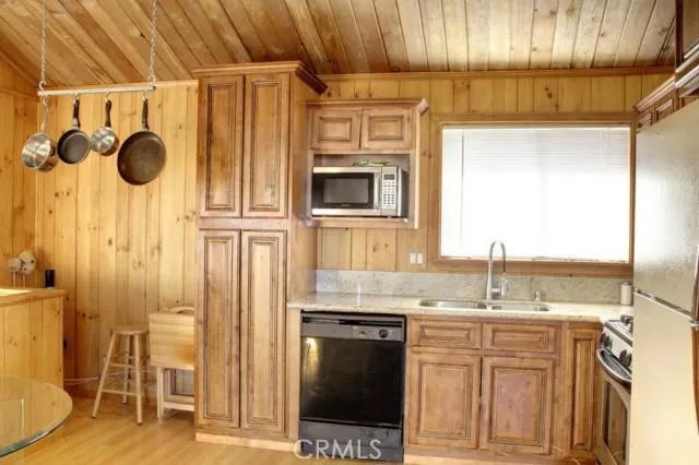 201 W Sherwood Boulevard, Big Bear, California 92314