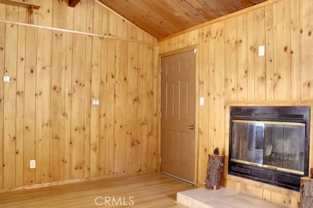 201 W Sherwood Boulevard, Big Bear, California 92314