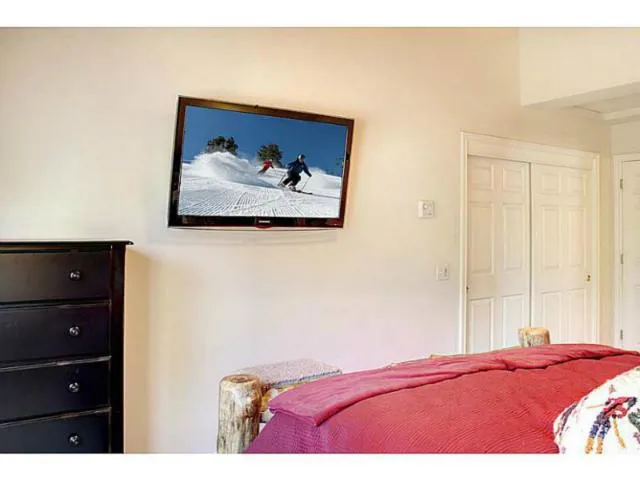 789 San Bernardino Avenue, Sugarloaf, California 92386