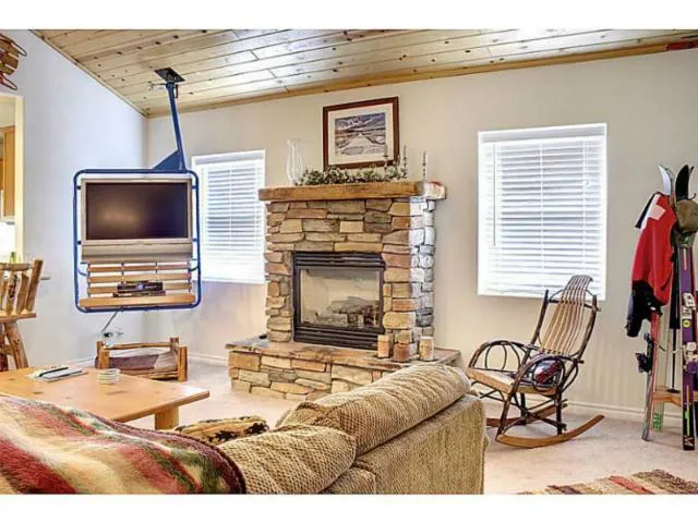 789 San Bernardino Avenue, Sugarloaf, California 92386