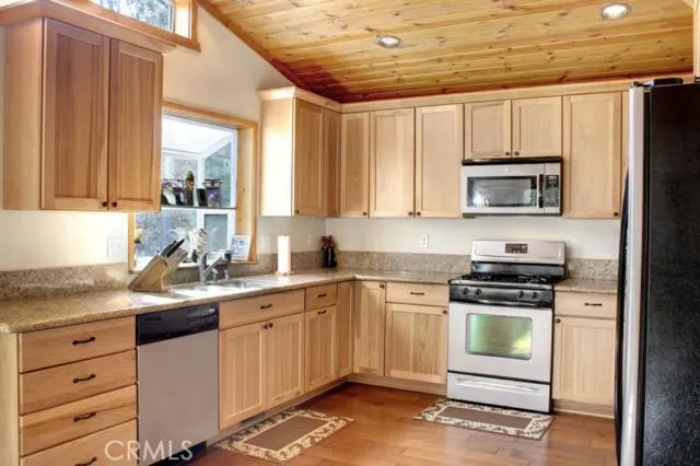 308 Eagle Drive, Big Bear, California 92315